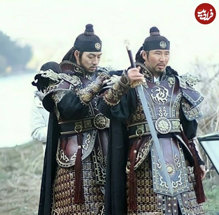 جومونگ در کنار بدلکارش ۲۰ سال پیش در پشت صحنه سریال جومونگ