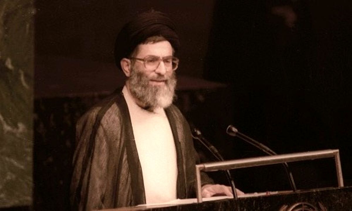 آیت الله خامنه‌ای چگونه خبر جنگ را به مردم داد؟