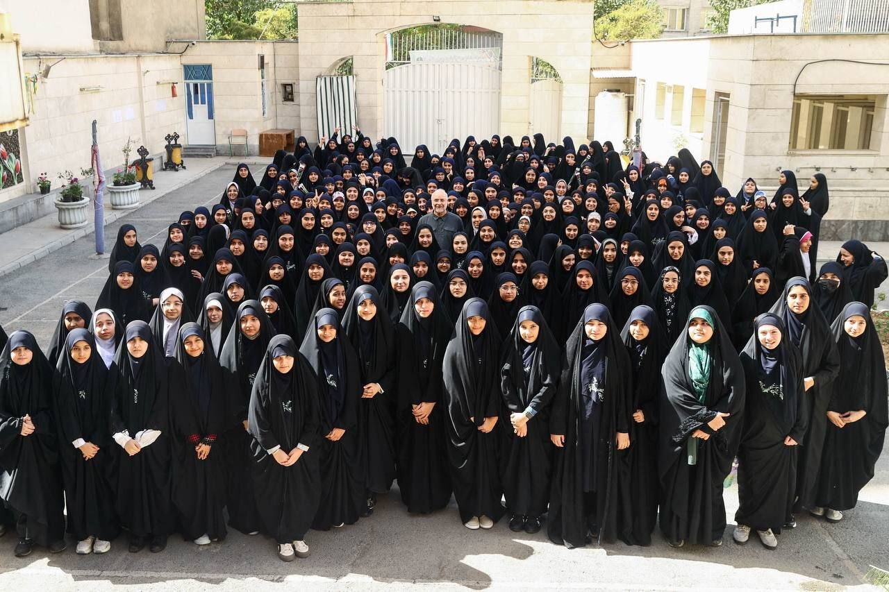 حضور قالیباف در مدرسه دخترانه فاطمیون تهران