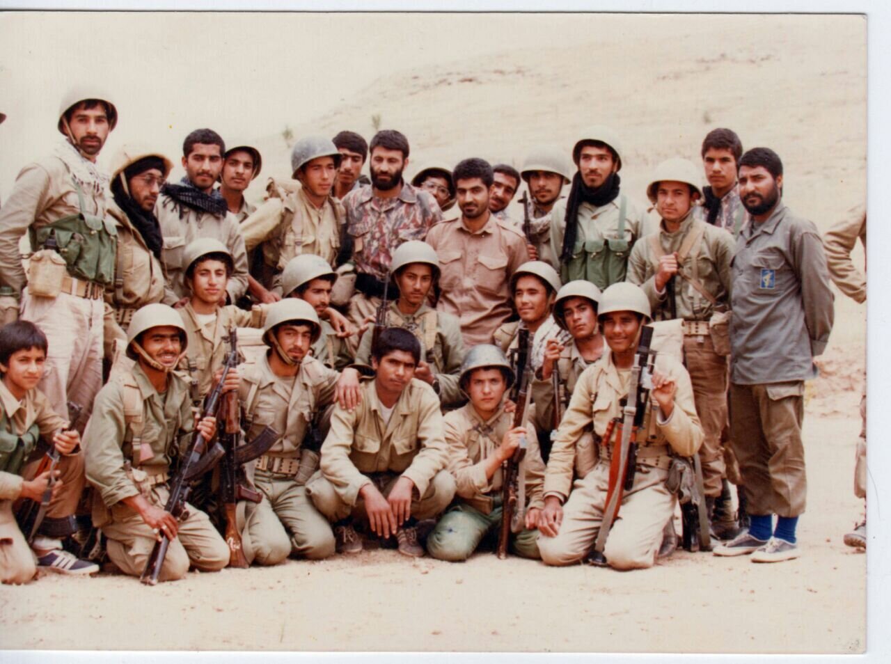 سردار سلیمانی در کنار رزمندگان افغان