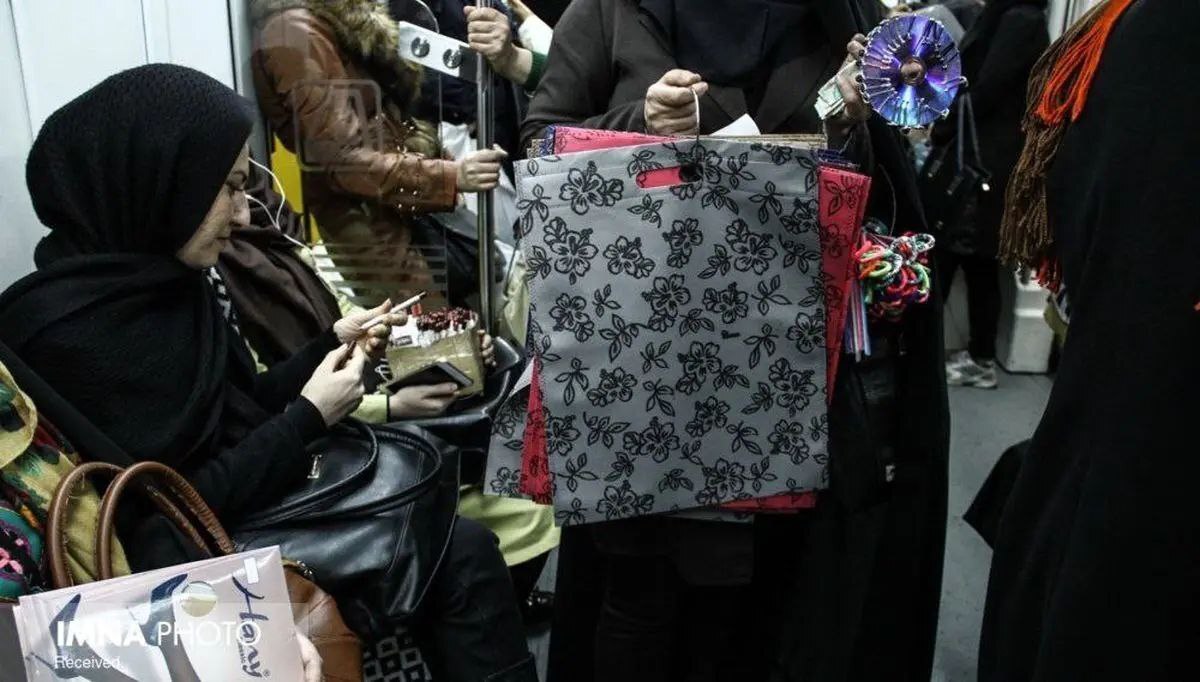 دستفروشان مترو تهران شناسنامه‌دار شدند