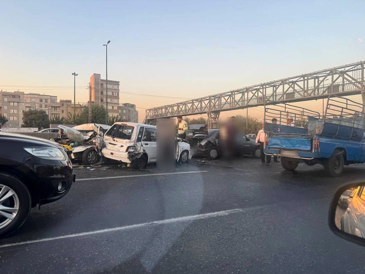 تصادف زنجیره‌ای و ترافیک سنگین در اتوبان آزادگان