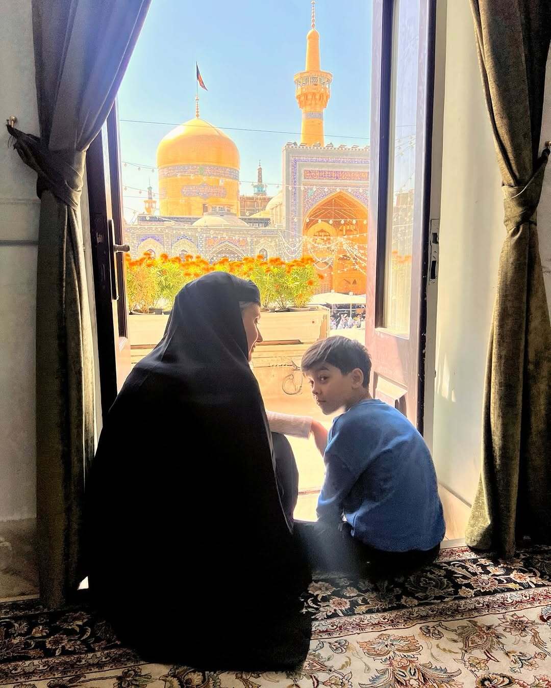 گلوریا هاردی در حرم امام رضا