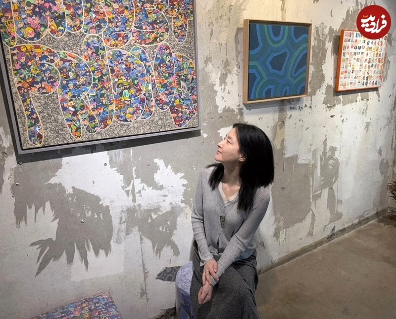 یانگوم در یک نمایشگاه نقاشی