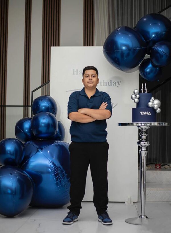 جشن تولد اروپایی پسر علیرضا بیرانوند با تم آبی