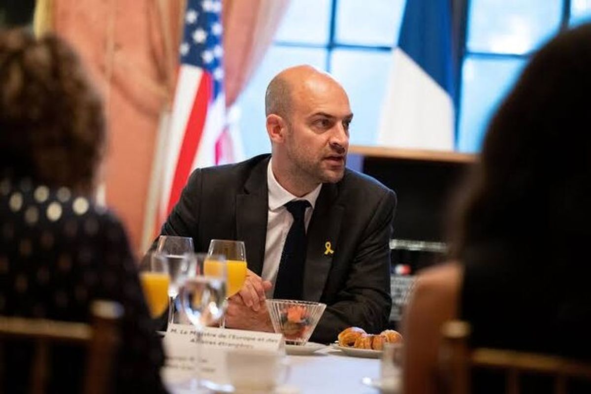 فرانسه از پیشرفت در توافق تبادل زندانیان با ایران خبر داد فرانسه از پیشرفت در توافق تبادل زندانیان با ایران خبر داد