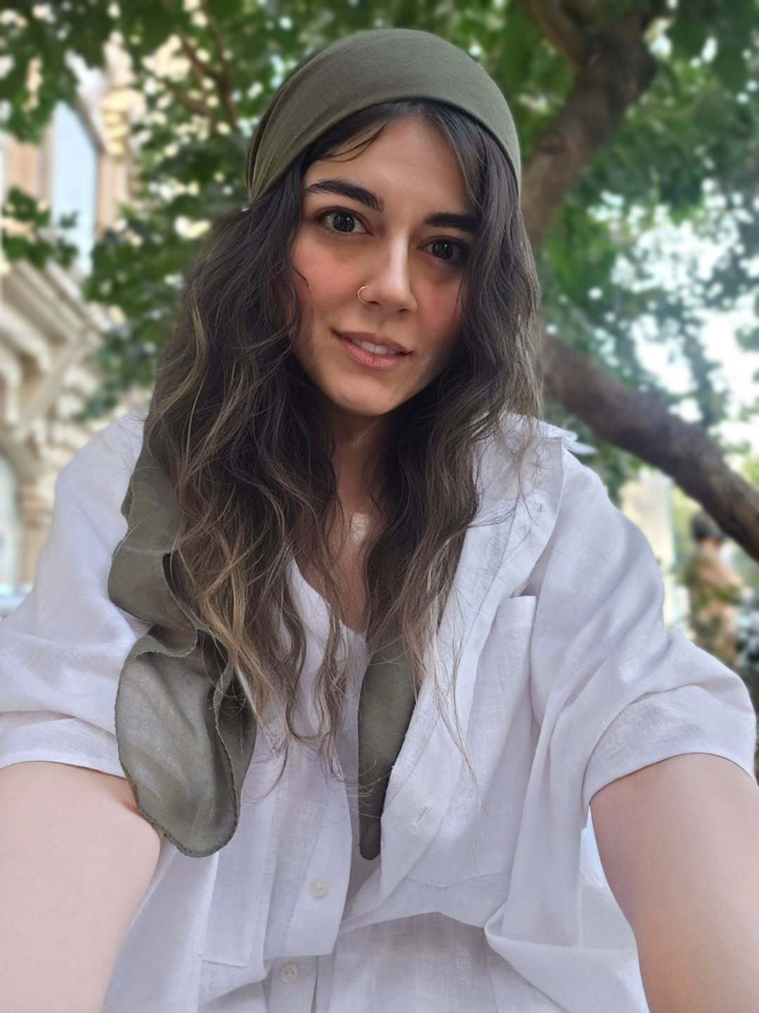 بازیگر سریال جان سخت با پیرسینگ فانتزی