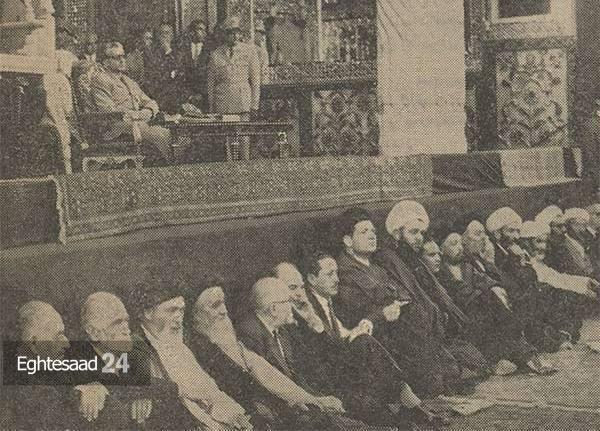 محمد رضا شاه پهلوی با روحانیون و بزرگان بازار