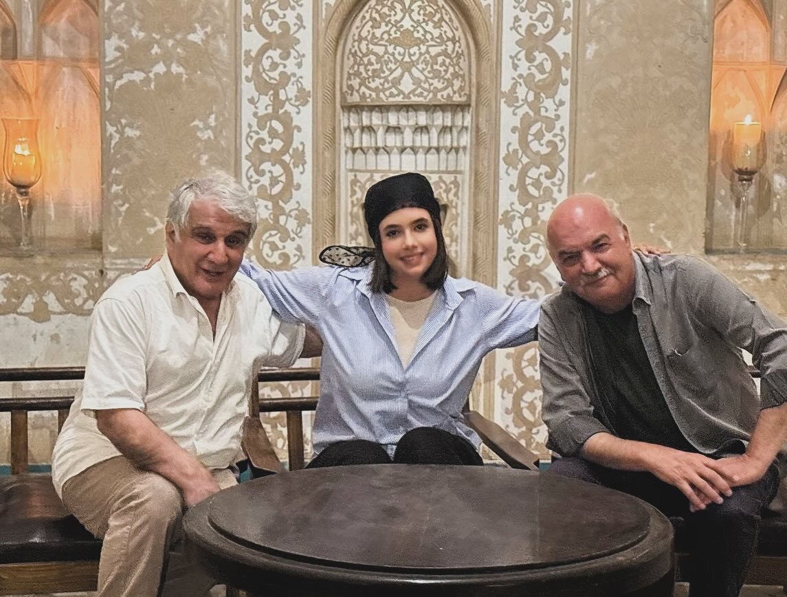 قاب صمیمی نفس بازغی در کنار دو پیشکسوت سینما