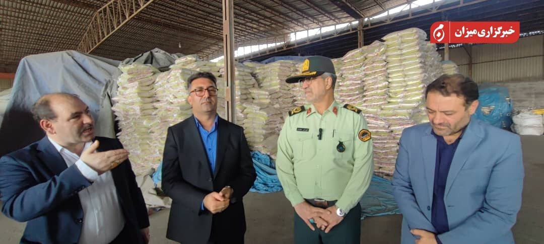 عکس/ کشف انبار  ۱۶۰۰ تن برنج احتکار شده در بندرعباس