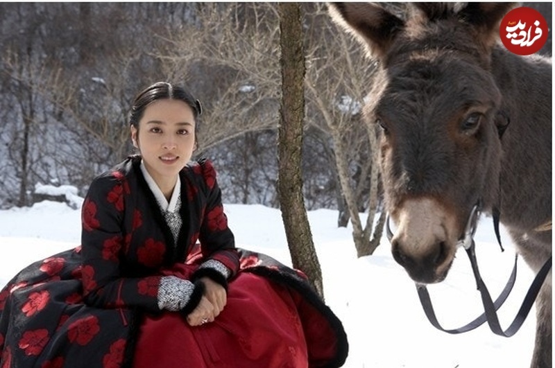 عکس یادگاری سوسانو با الاغ در پشت‌صحنه سریال ججونگ‌وون