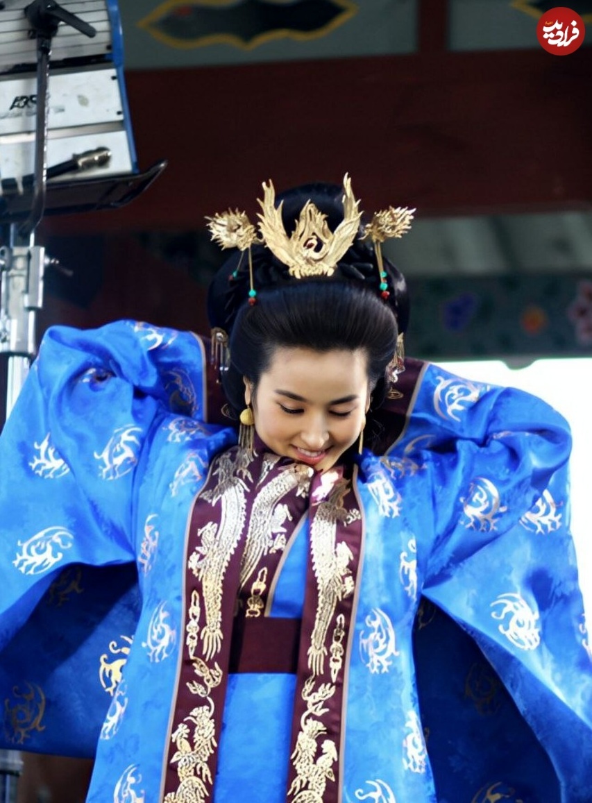 مرتب کردن موهای سوسانو در پشت صحنه جومونگ سال20سال پیش