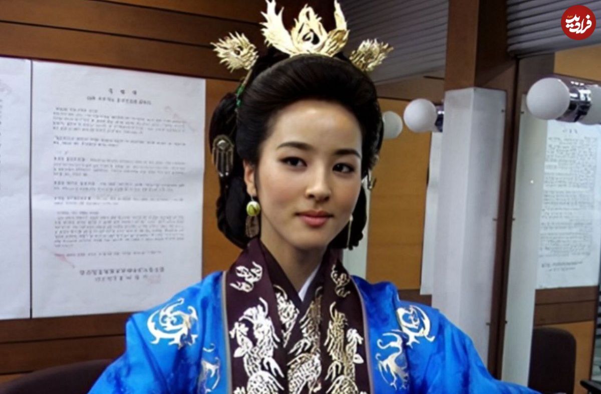 عکس/  مرتب کردن موهای سوسانو در پشت صحنه جومونگ سال20سال پیش