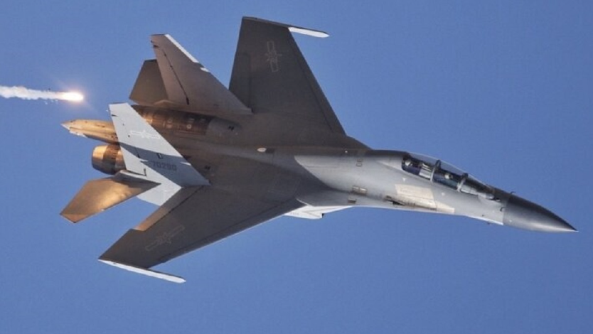 جنگنده جی ۱۶ مقابل اف ۲۲ قد علم کرد +عکس