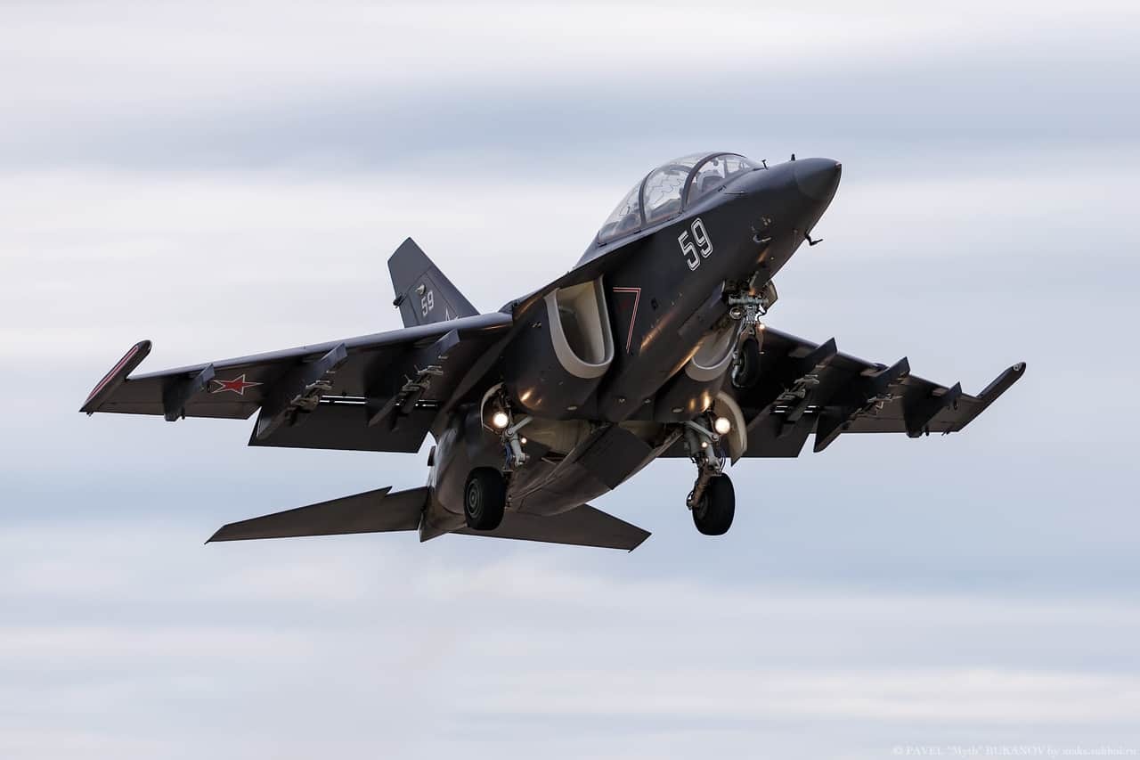 مشخصات یاکوولف یاک-۱۳۰