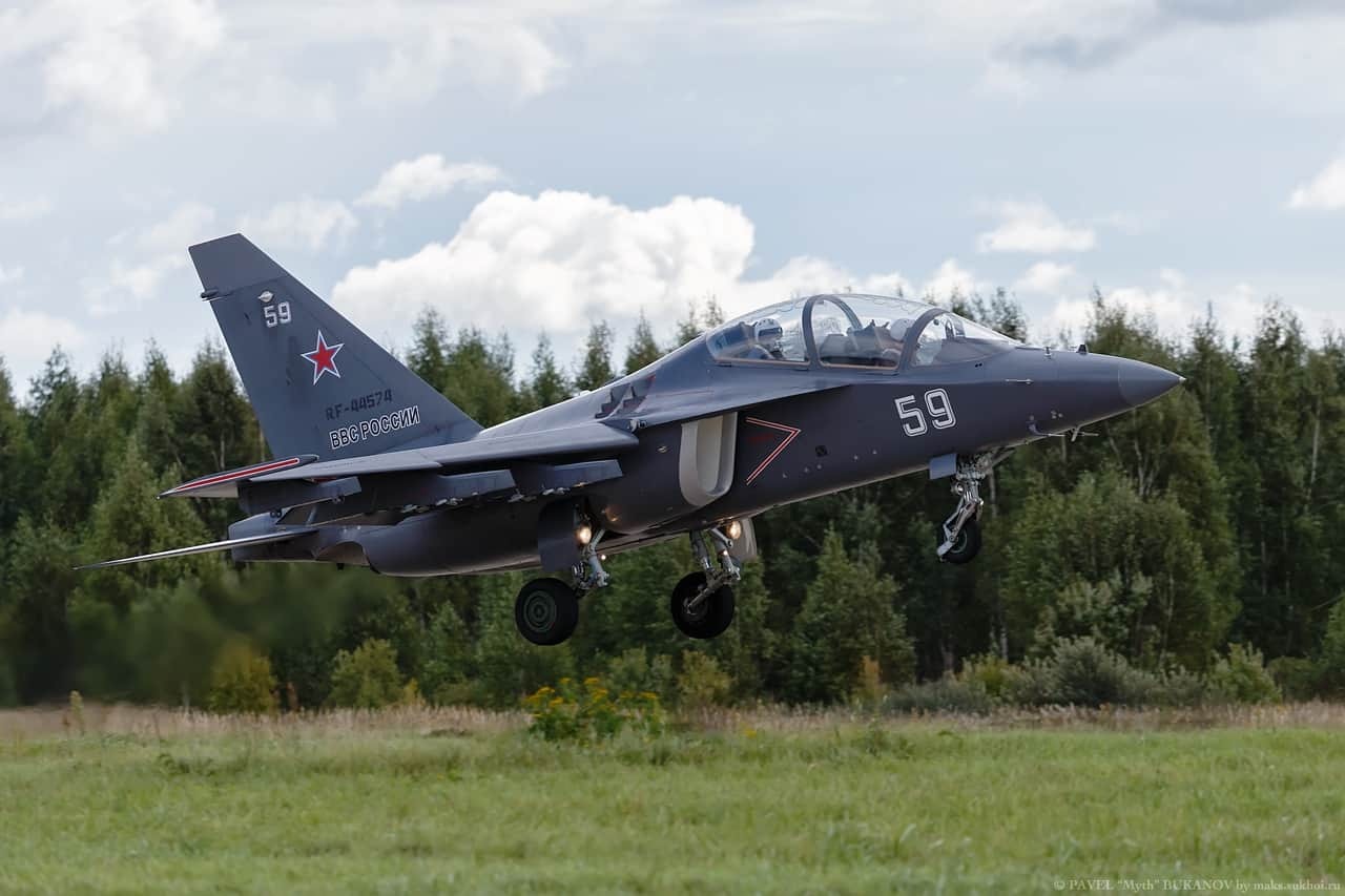 مشخصات یاکوولف یاک-۱۳۰