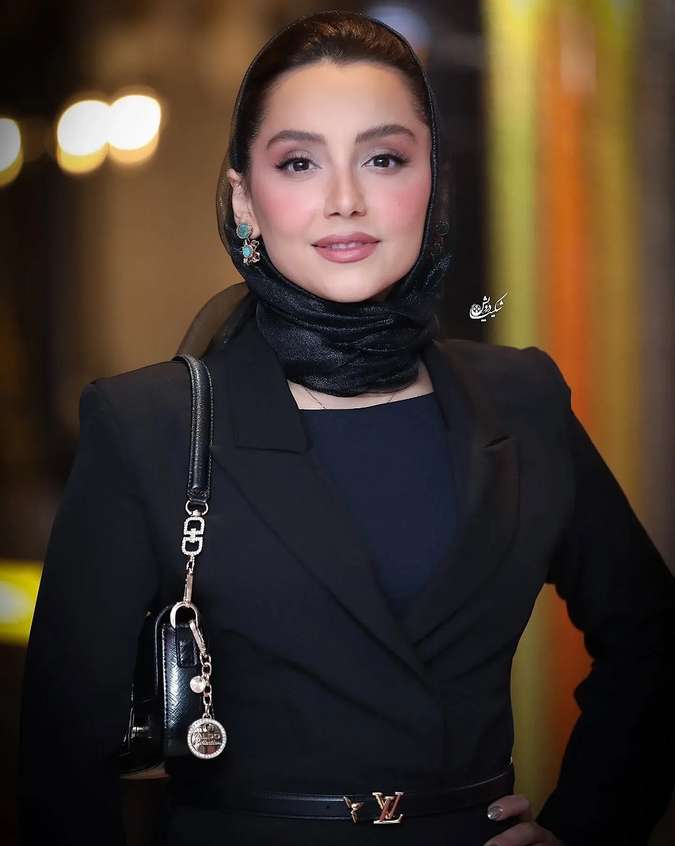 عکس/ استایل جسورانه نازنین بیاتی در مراسم اکران مردمی یک فیلم