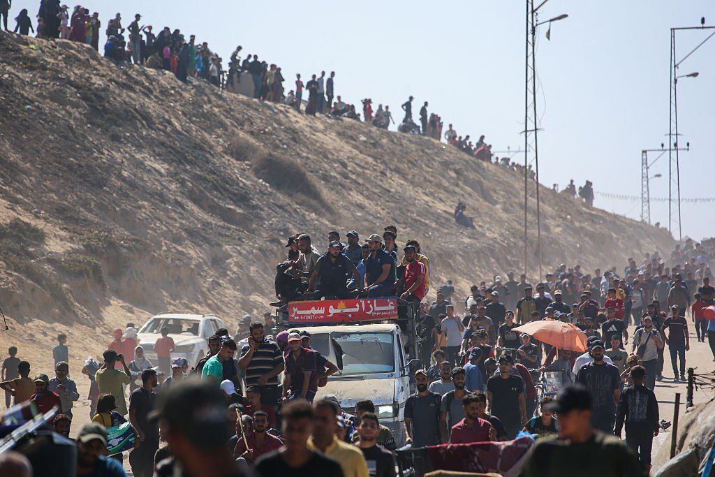 عکس/ سیل بازگشت فلسطینیان به خانه‌هایشان پس از اعلام آتش‌بس