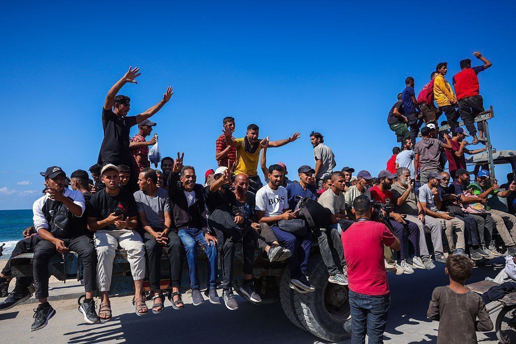 عکس/ سیل بازگشت فلسطینیان به خانه‌هایشان پس از اعلام آتش‌بس