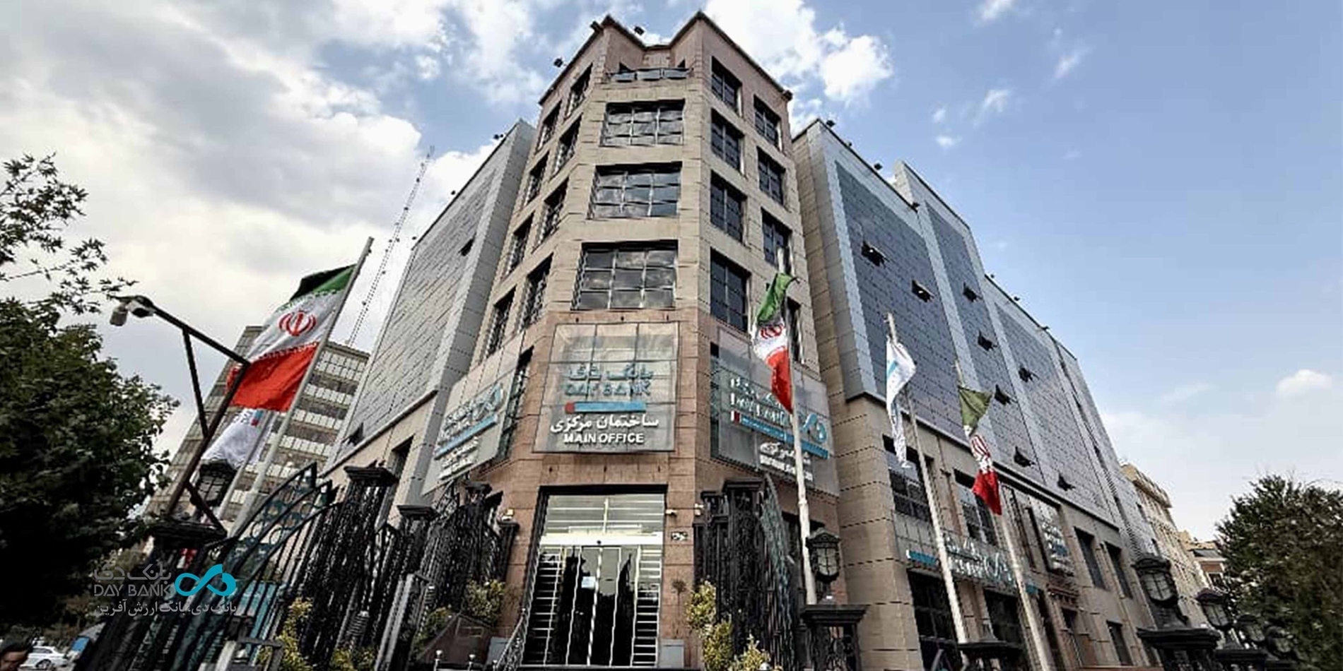 ادعای پرداخت شدن حقوق نجومی و وام ۴.۵ میلیارد تومانی اشتباه است ادعای پرداخت شدن حقوق نجومی و وام ۴.۵ میلیارد تومانی اشتباه است