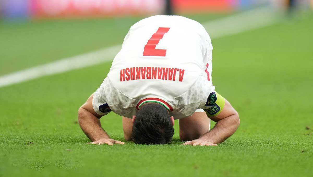 خطای وحشتناک علیرضا جهانبخش روی بازیکن تیم ملی روسیه +عکس خطای وحشتناک علیرضا جهانبخش روی بازیکن تیم ملی روسیه +عکس