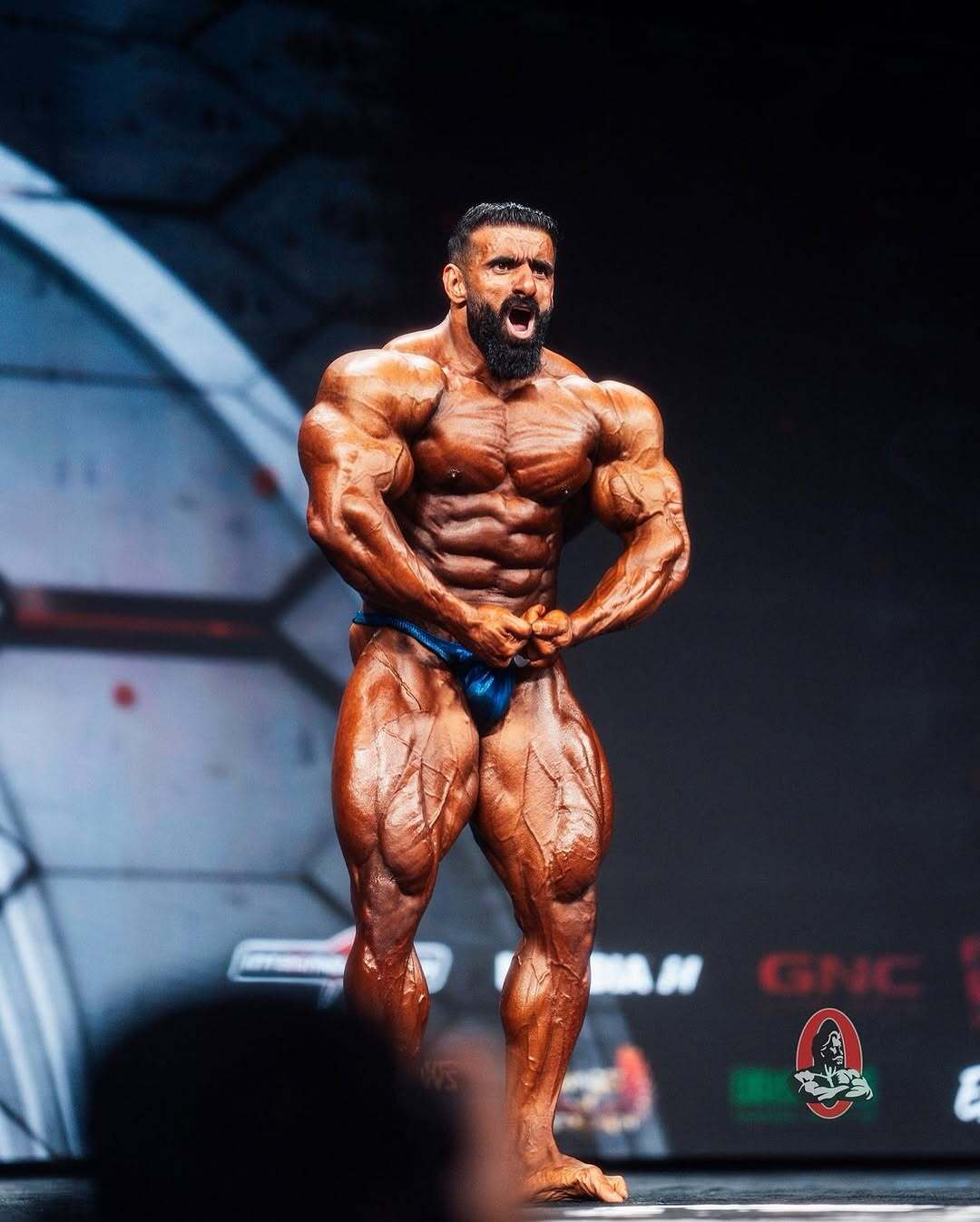 فیگور گیری هادی چوپان روی استیج مسترالمپیا