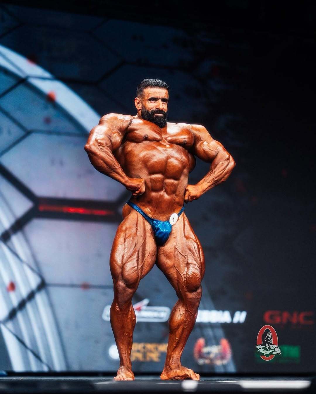 فیگور گیری هادی چوپان روی استیج مسترالمپیا