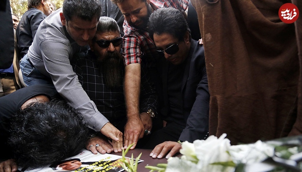 امید جهان در مراسم تشییع پدرش