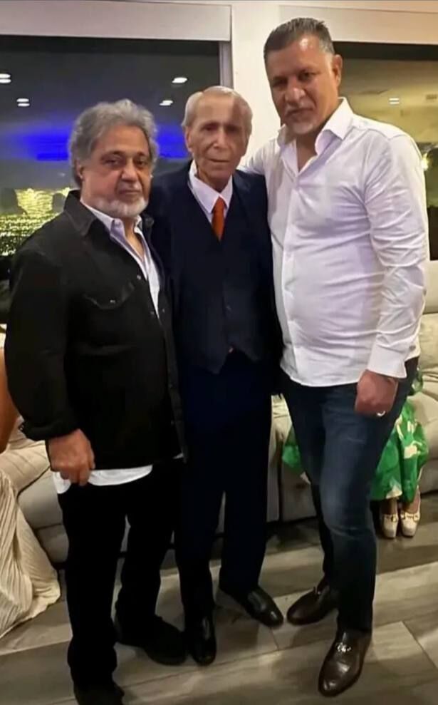 علی دایی در کنار خواننده معروف ایرانی