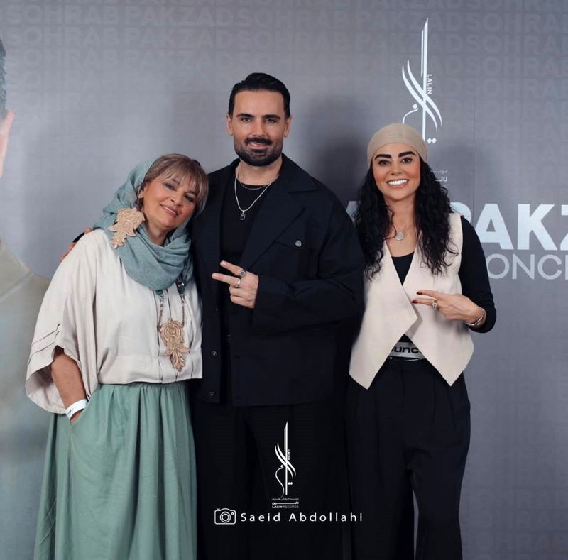 سهراب پاکزاد در کنار مادر زیبایش