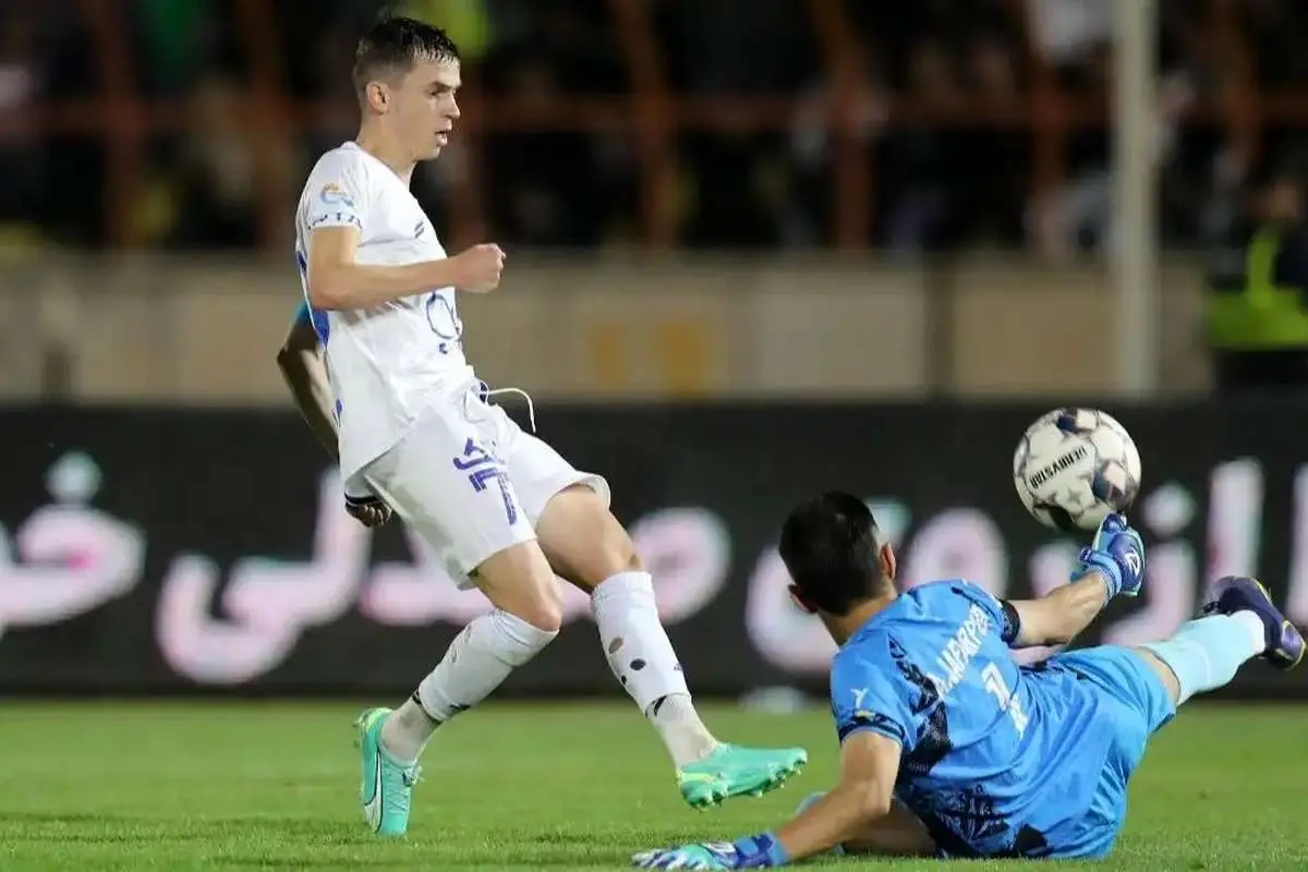 وینگر استقلال نیمکت نشین شد!