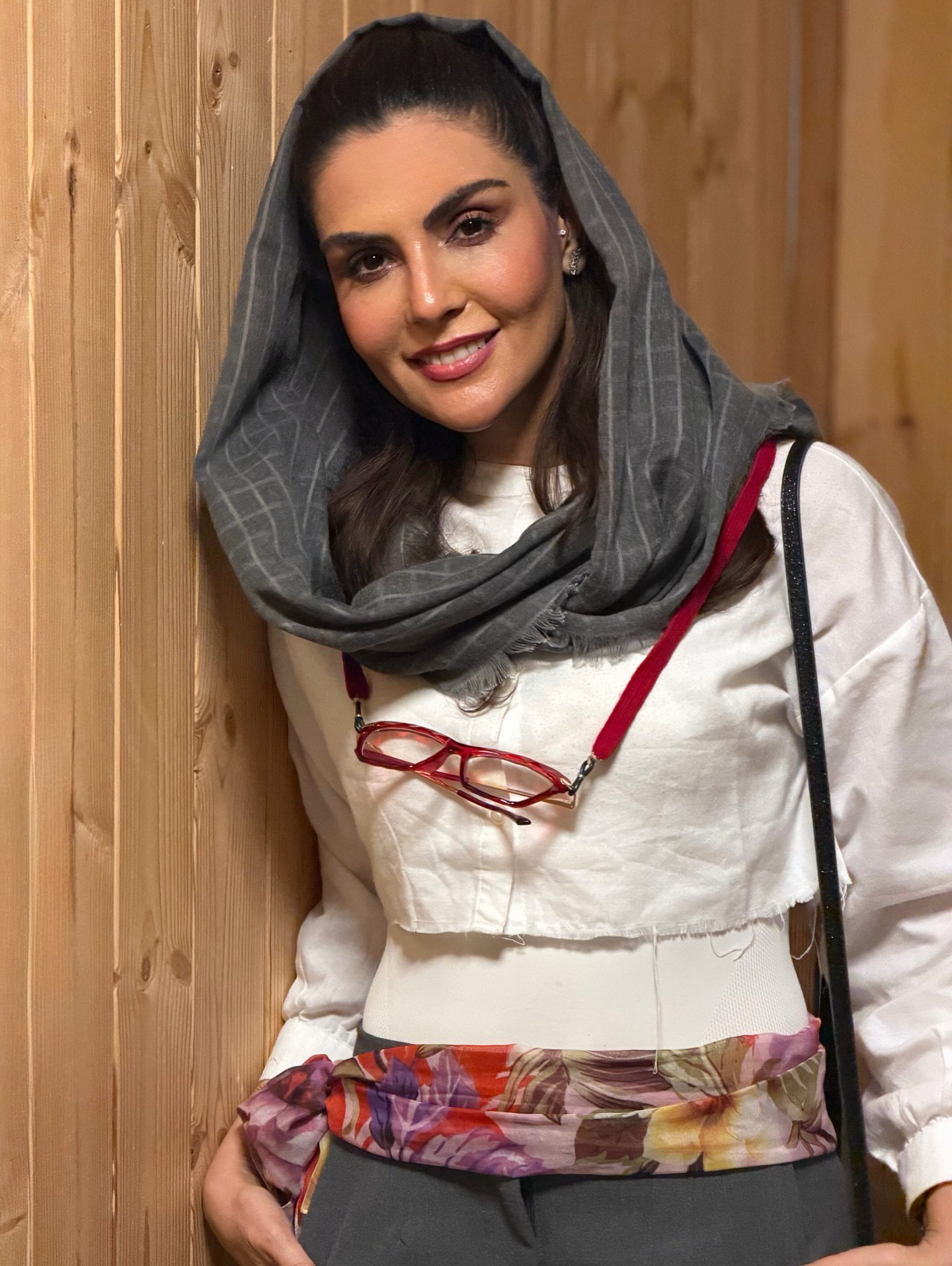 شری پایتخت با کمربند حریر گلدار