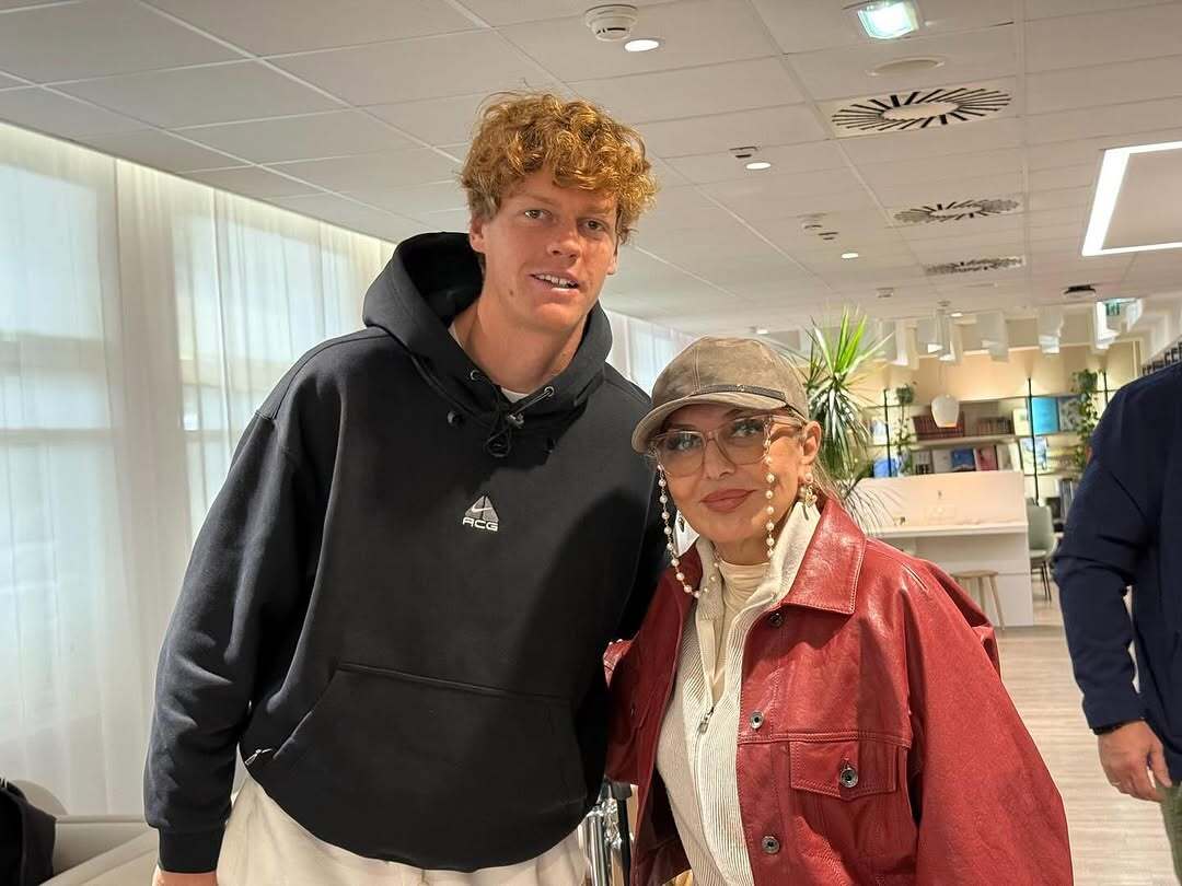 گوگوش با تنیسور جوان ایتالیایی