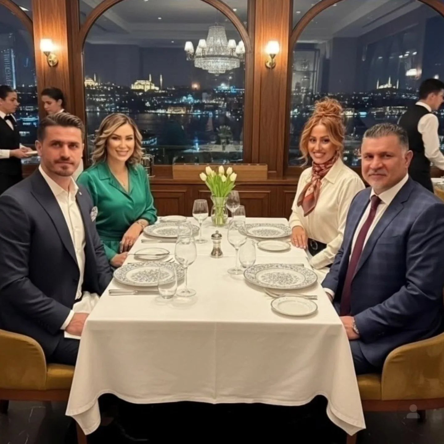 عکس/ مراسم بزرگداشت حسن روشن در رستوران علی دایی