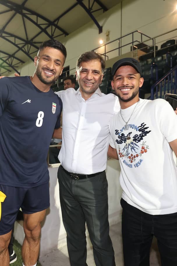 قایدی و محبی در آغوش مدیرعامل پیشین استقلال