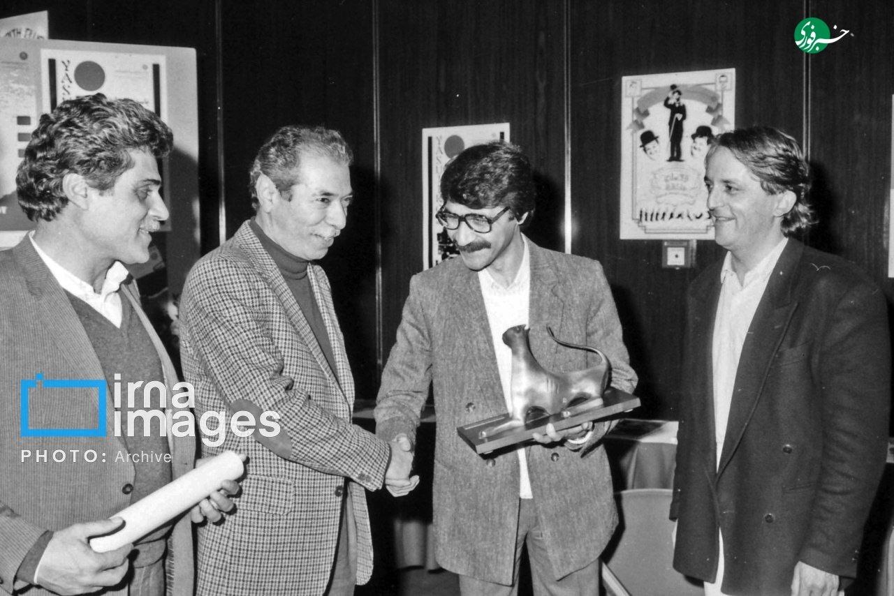 دریافت تندیس جایزه لوکارنو توسط ناصر تقوایی