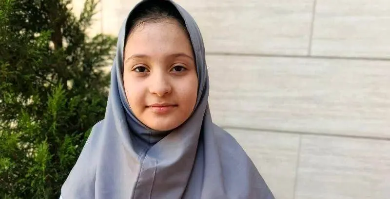 دانش‌آموز دبستانی در مشهد