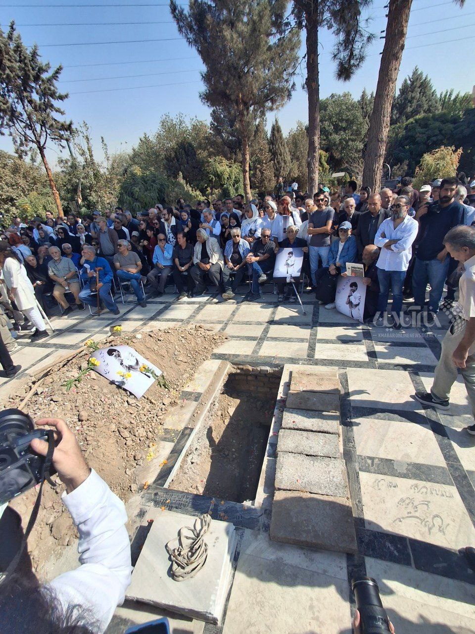 آرامگاه ابدی ناصر تقوایی در امامزاده طاهر کرج