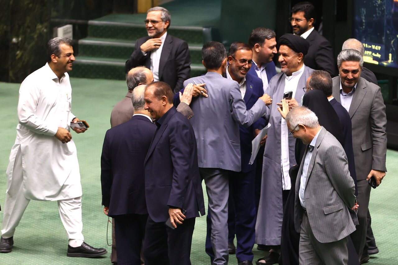 اولین تصاویر از نماینده زن بعد از ازدواج در مجلس