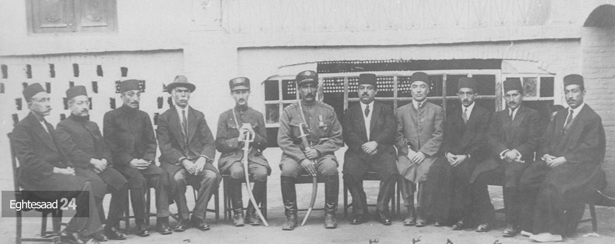 قلیان کشیدن رضا شاه