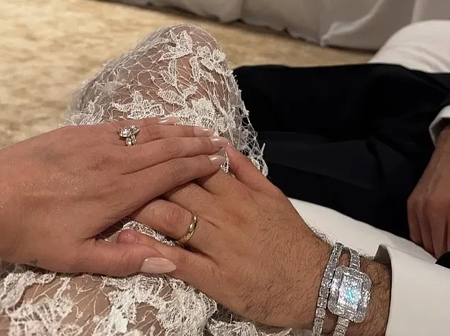 عقد سلنا گومز و بنی بلانکو عقد سلنا گومز و بنی بلانکو