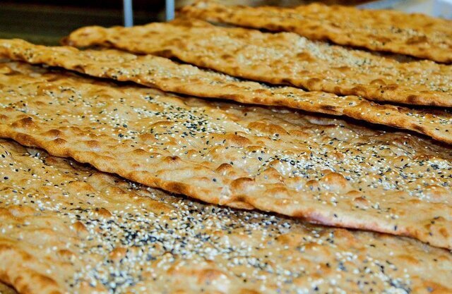 کنجد روی نانهای سنتی منبعی از انرژی و مواد مغذی کنجد روی نانهای سنتی منبعی از انرژی و مواد مغذی