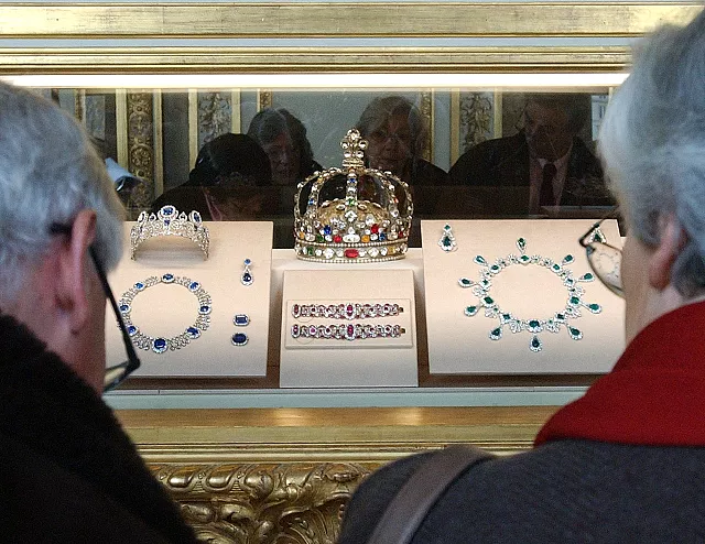 جواهرات دزدیده‌شده از موزه لوور