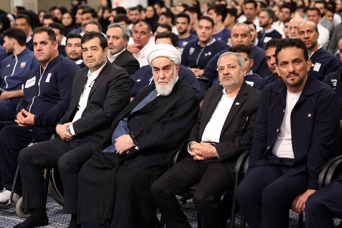رهبر انقلاب در جمع مسئولان رهبر انقلاب در جمع مسئولان