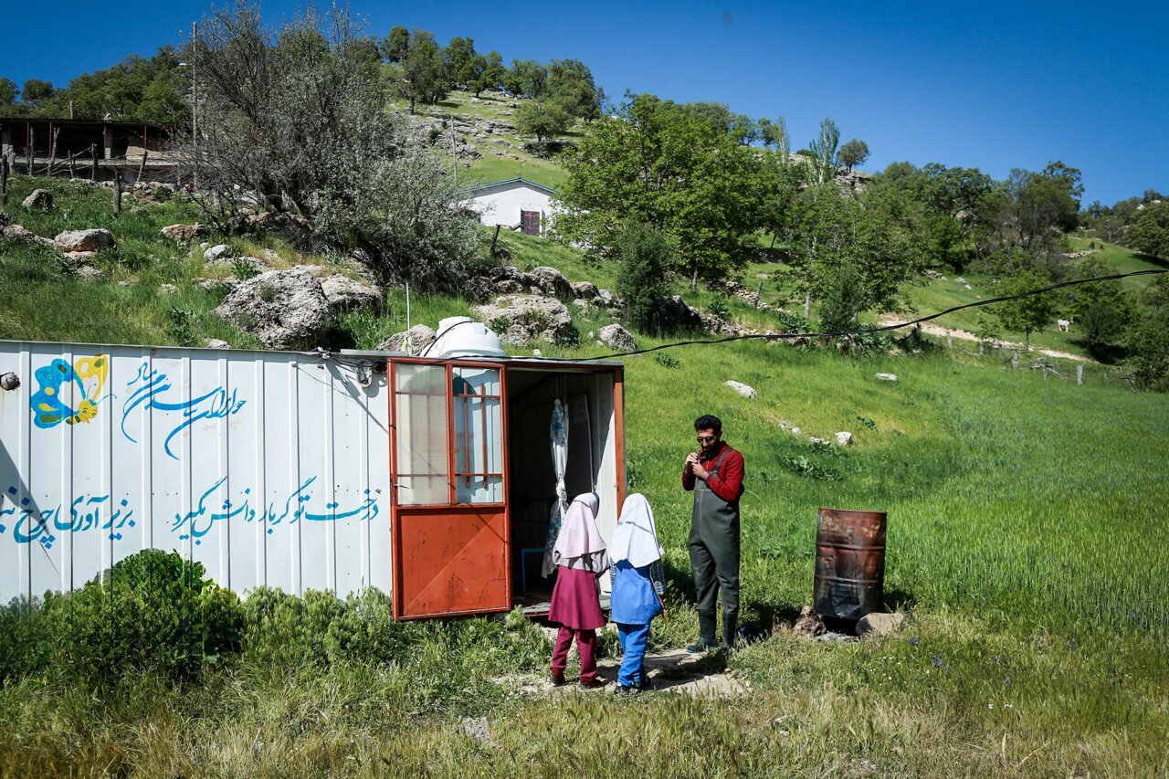 مدرسه کانکسی در روستا