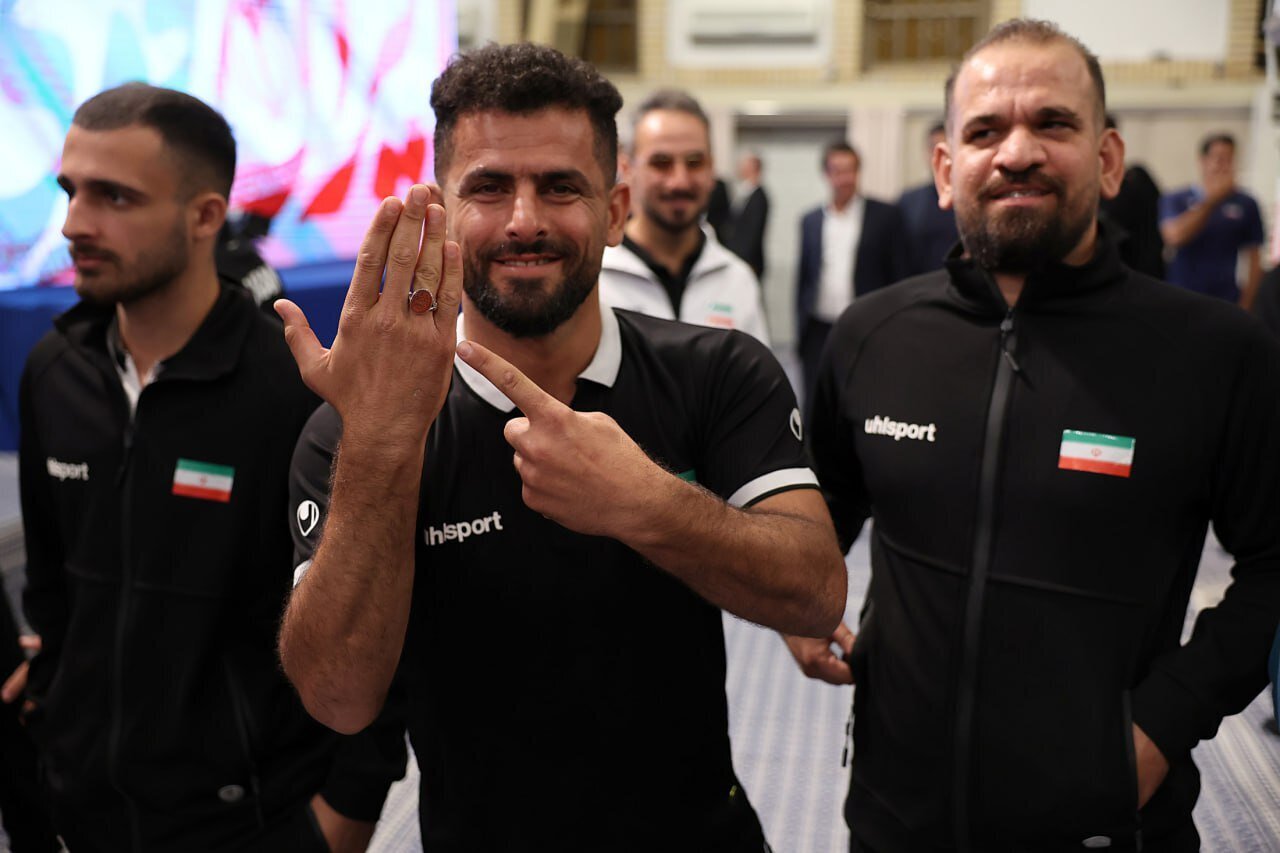 انگشتر رهبر انقلاب به دست کدام قهرمان رسید