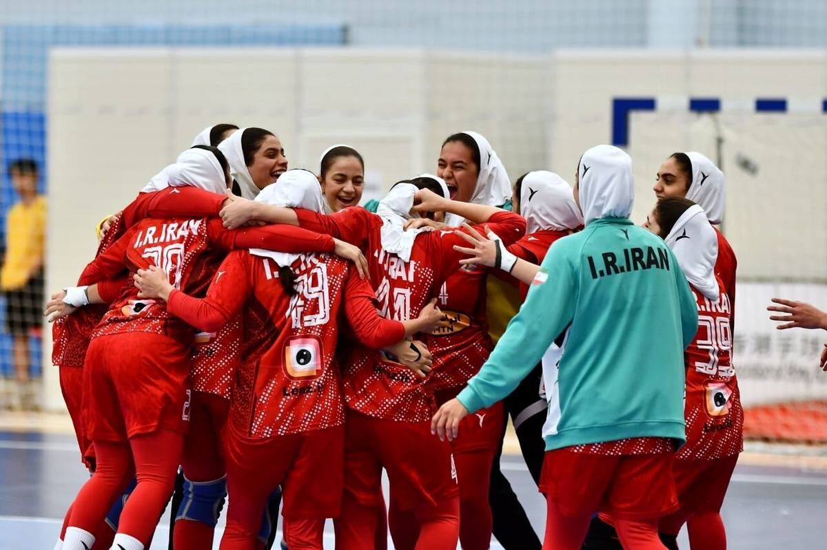 هندبال زنان ایران با پیروزی تاریخی برابر چین به صدر نزدیک شد