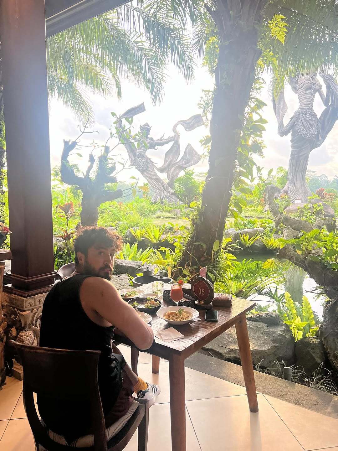 مهرداد صدیقیان در یک لوکیشن تماشایی