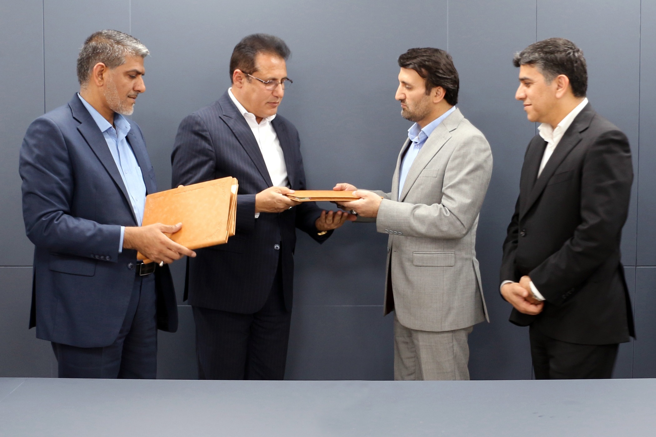 تداوم همکاری بیمه دانا و وزارت آموزشوپرورش برای چهارمین سال متوالی تداوم همکاری بیمه دانا و وزارت آموزشوپرورش برای چهارمین سال متوالی