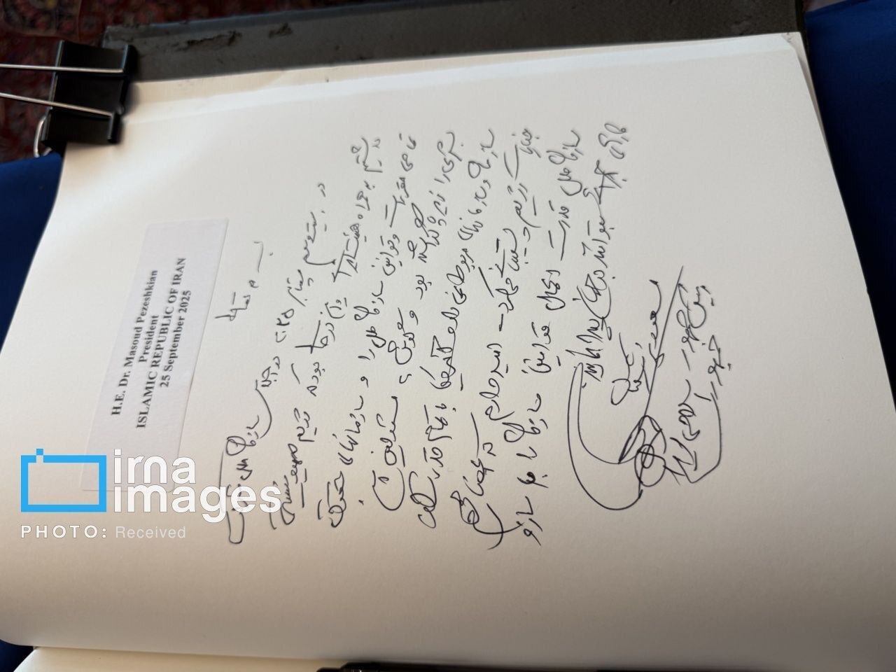 دستخط رئیس جمهور در دفتر یاد بود سازمان ملل